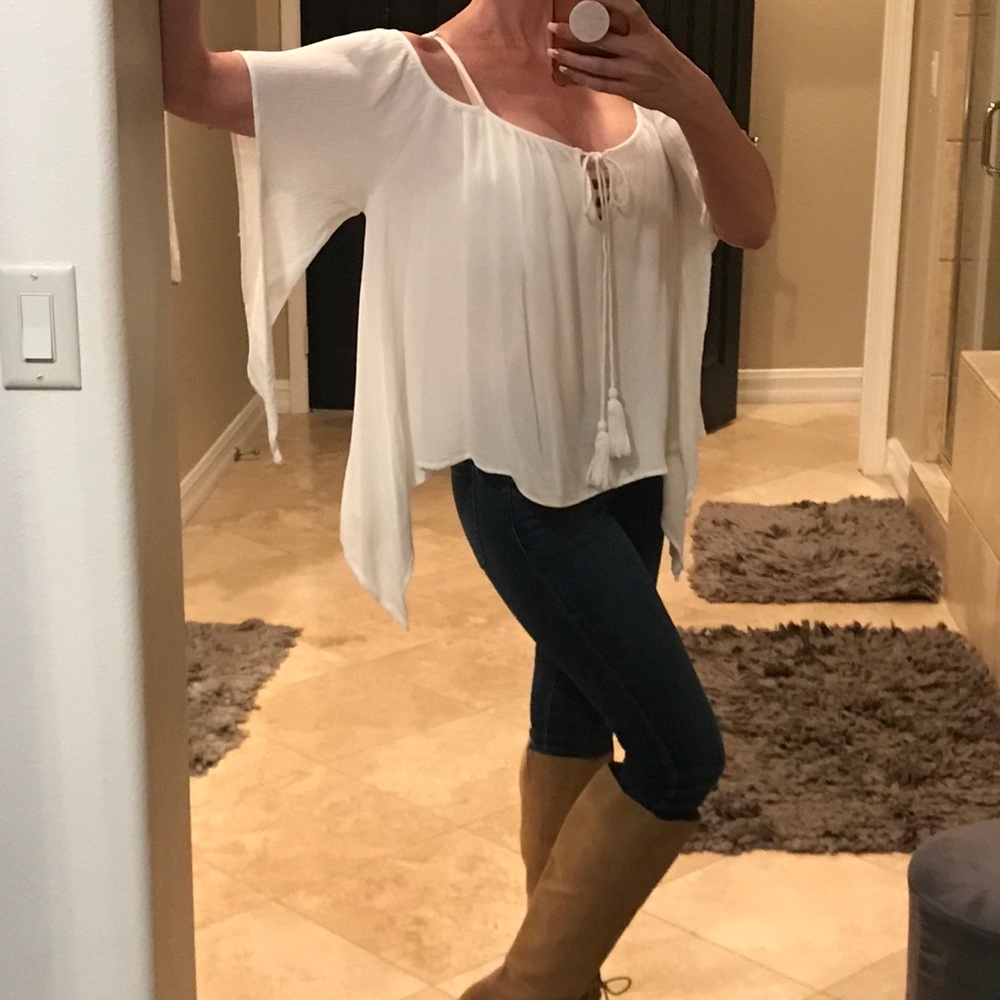 Maronie White Cold Shoulder Batwing Sleeve Blouse Top with front Keyhole Tie. - Picture 2 of 8